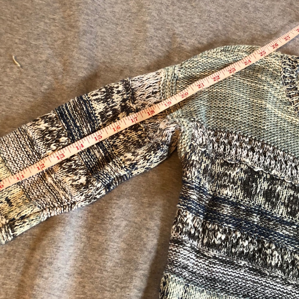 Limited Sweater - Picture 7 of 7